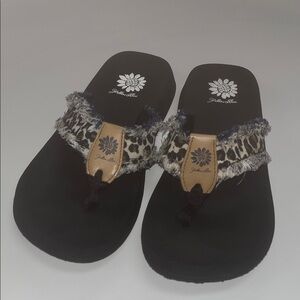 Yellow Box Animal Print Sandals with Black cushioned sole size 8